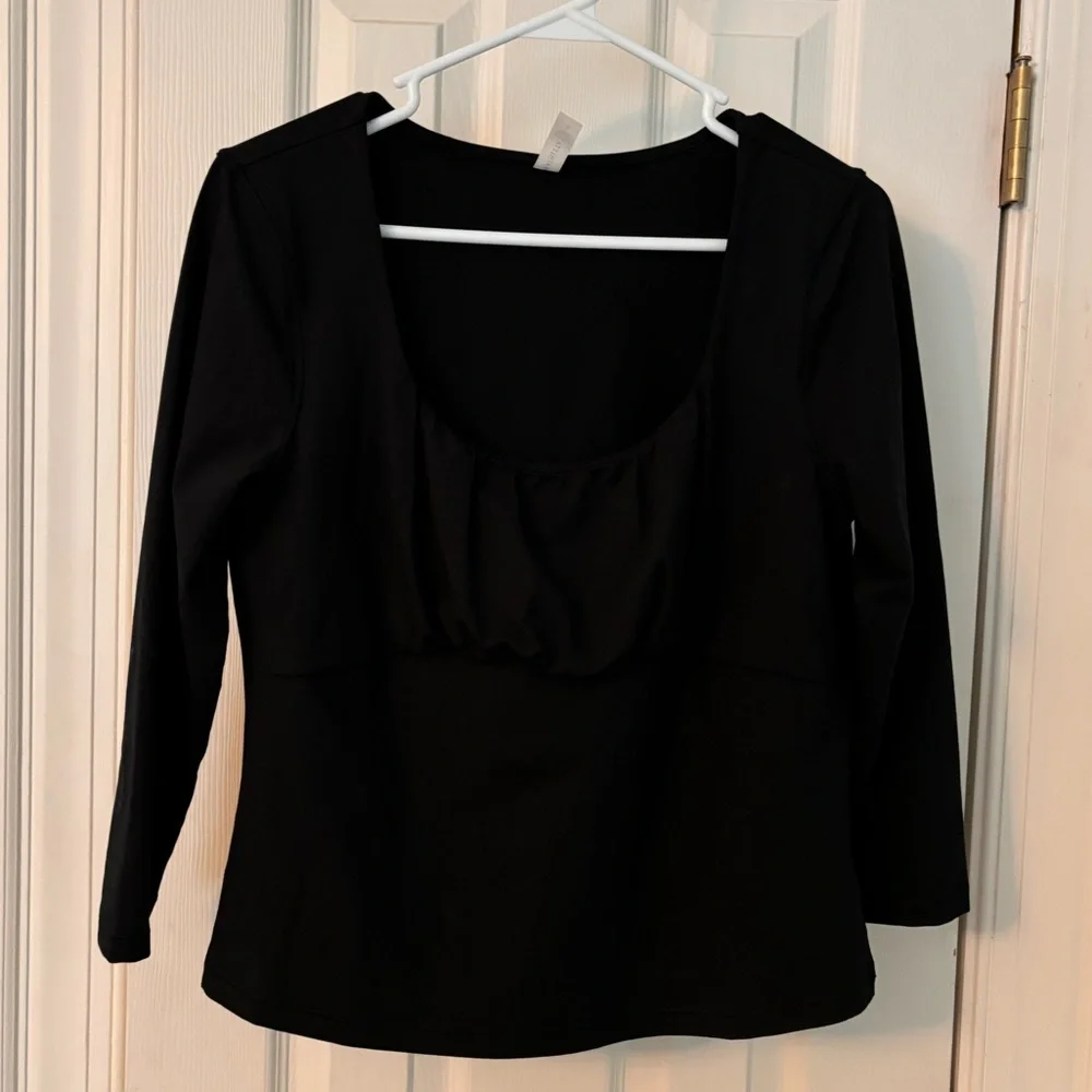 Athleta Shanti scoop neck black top - Picture 2 of 2